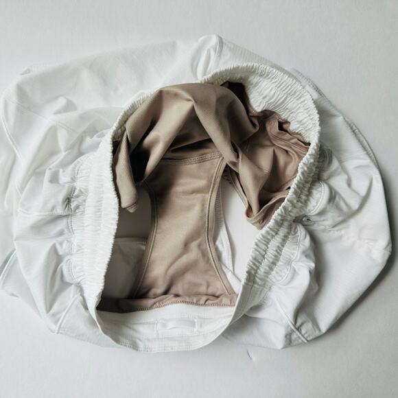 Lululemon Hotty Hot II Low Rise Short 2.5" White Size 10 Run Gym - Picture 6 of 7